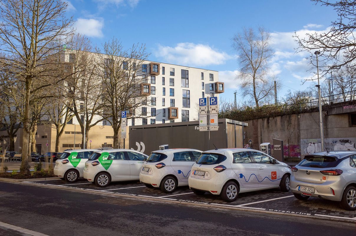 Die Carsharing-Station am Bachplätzchen Düsseldorf.